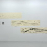 和紙に墨で描いた抽象画